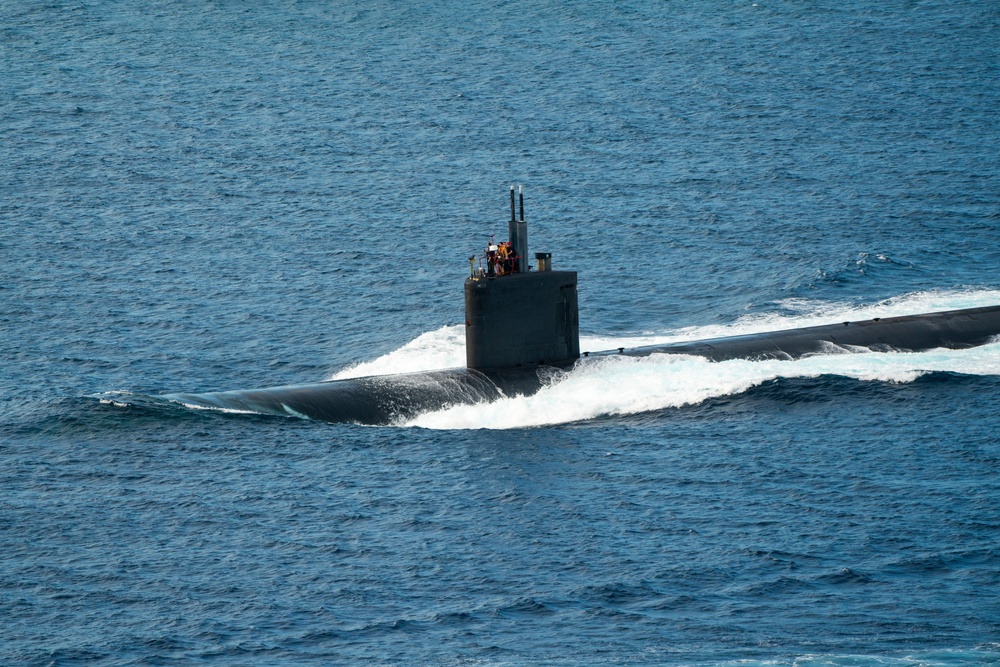 USS Jefferson City (SSN 759) transits Apra Harbor