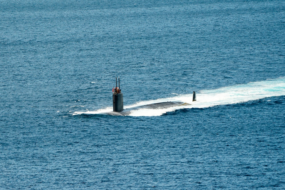 USS Jefferson City (SSN 759) transits Apra Harbor