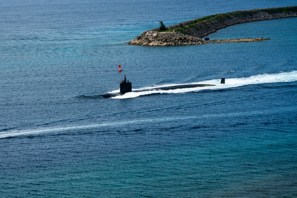 USS Jefferson City (SSN 759) transits Apra Harbor