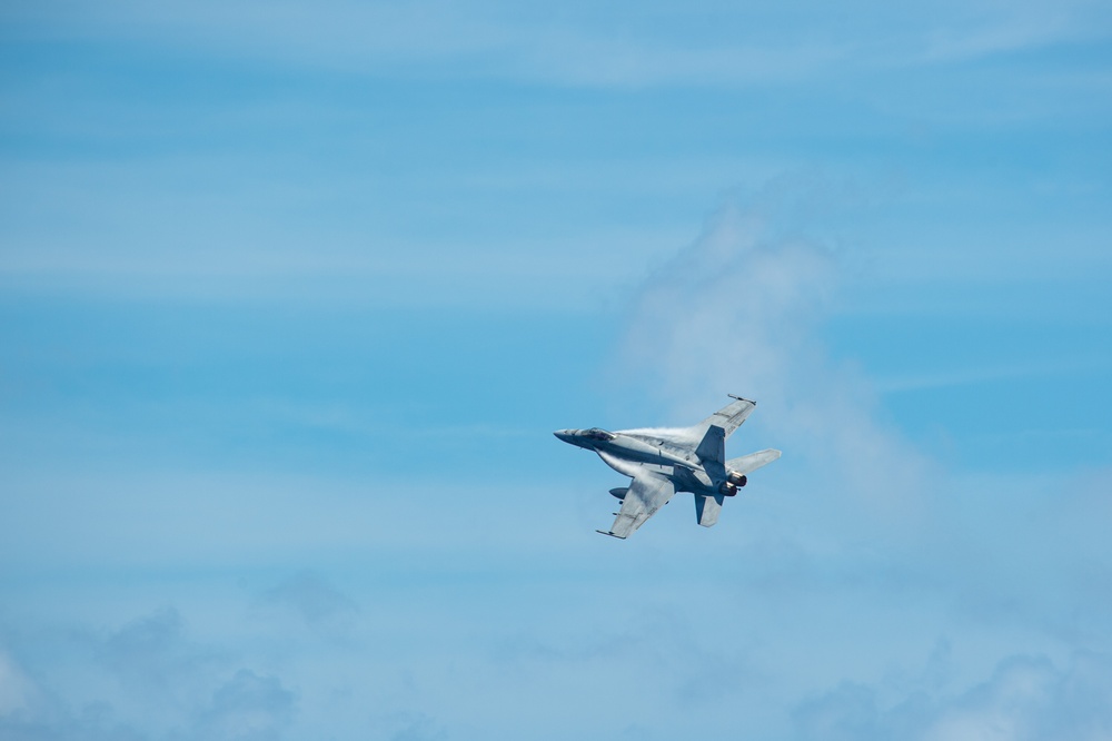 USS Ronald Reagan (CVN 76) conducts air combat-skills practice