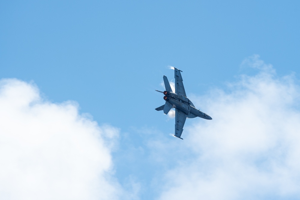 USS Ronald Reagan (CVN 76) conducts air combat-skills practice