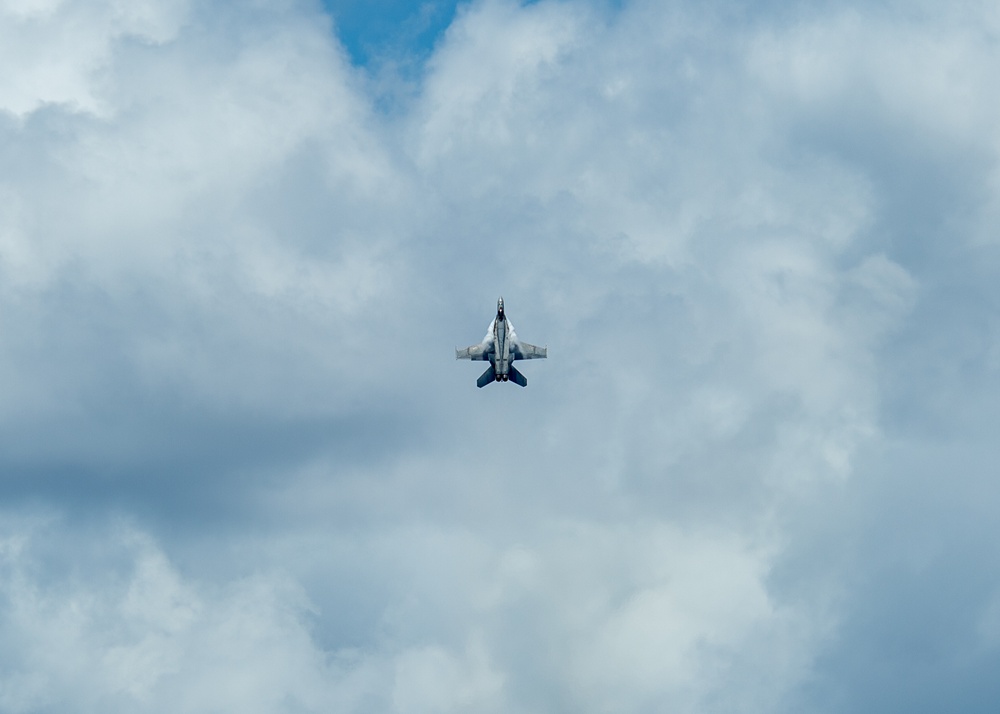 USS Ronald Reagan (CVN 76) conducts air combat-skills practice