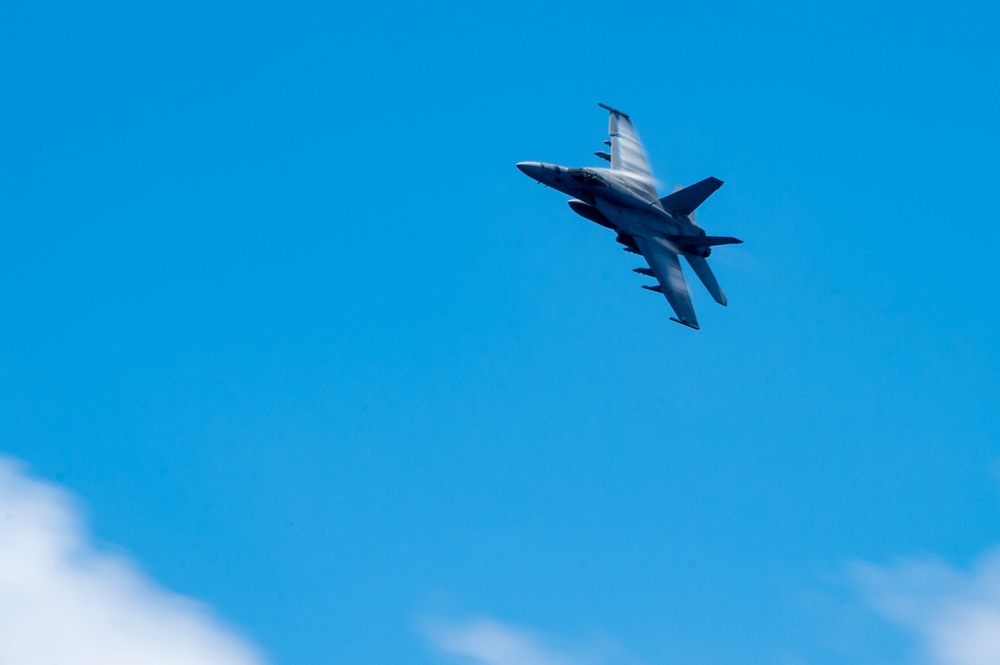 USS Ronald Reagan (CVN 76) conducts air combat-skills practice