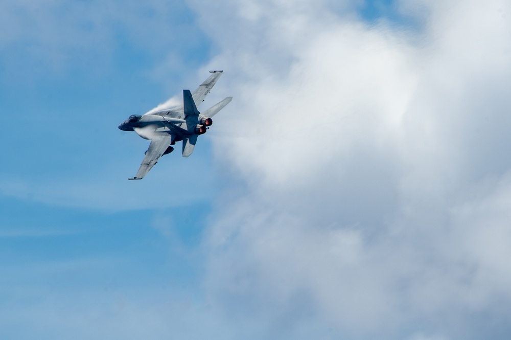 USS Ronald Reagan (CVN 76) conducts air combat-skills practice