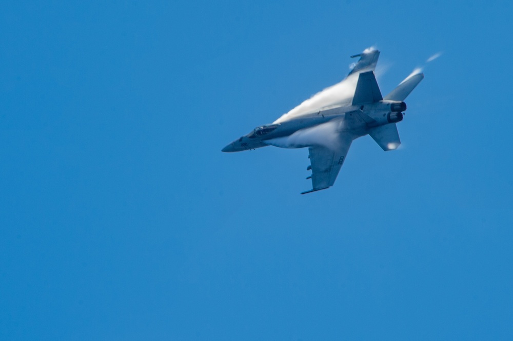 USS Ronald Reagan (CVN 76) conducts air combat-skills practice