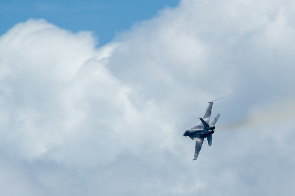 USS Ronald Reagan (CVN 76) conducts air combat-skills practice