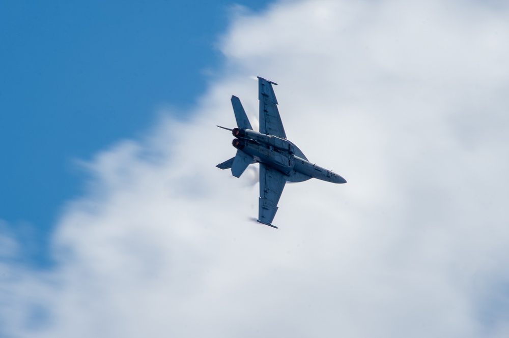 USS Ronald Reagan (CVN 76) conducts air combat-skills practice