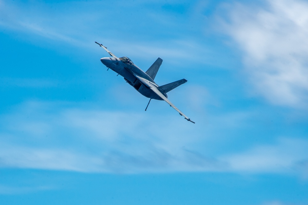 USS Ronald Reagan (CVN 76) conducts air combat-skills practice