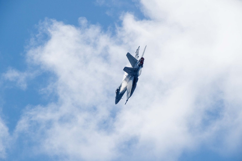 USS Ronald Reagan (CVN 76) conducts air combat-skills practice