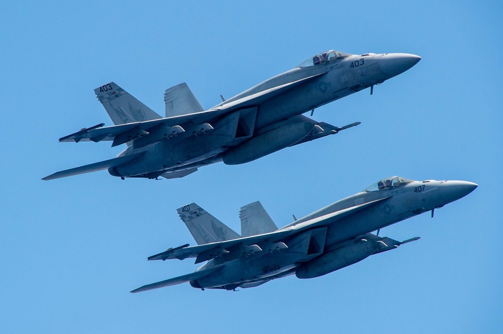 USS Ronald Reagan (CVN 76) conducts air combat-skills practice