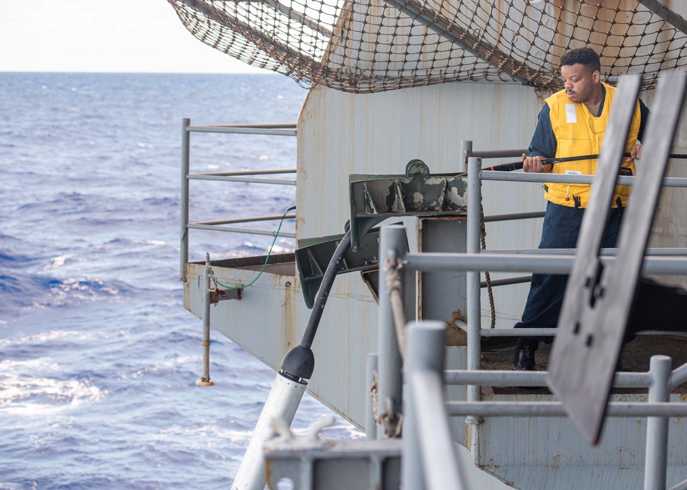 USS Ronald Reagan (CVN 76) Sailors stream Nixie while underway