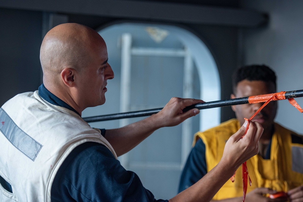 USS Ronald Reagan (CVN 76) Sailors stream Nixie while underway