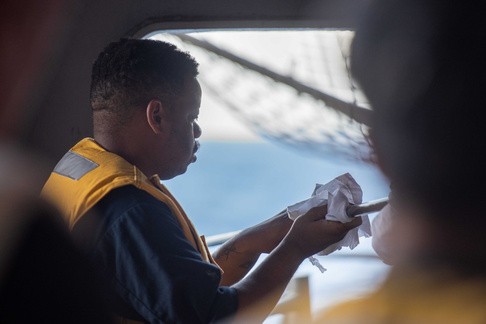 USS Ronald Reagan (CVN 76) Sailors stream Nixie while underway