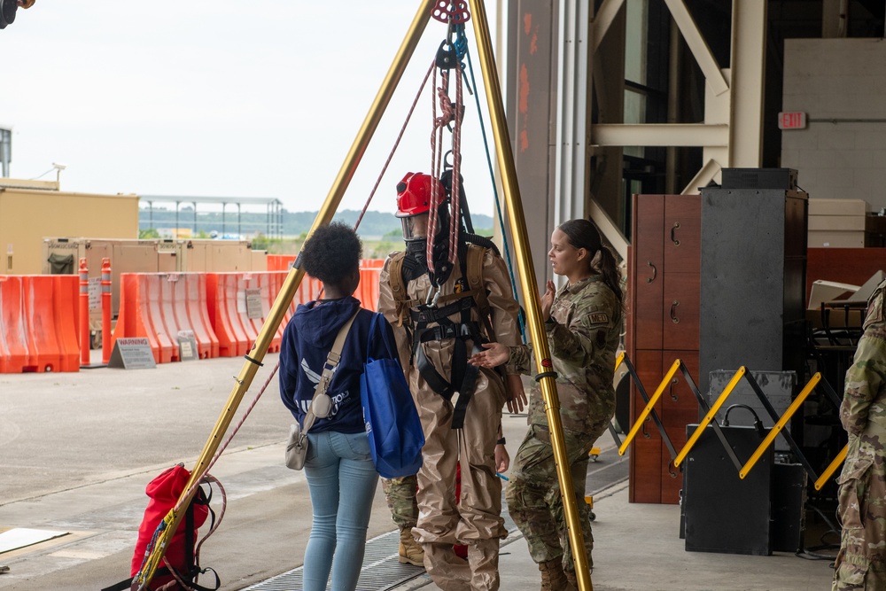 Local JROTC students visit Jacksonville ANGB