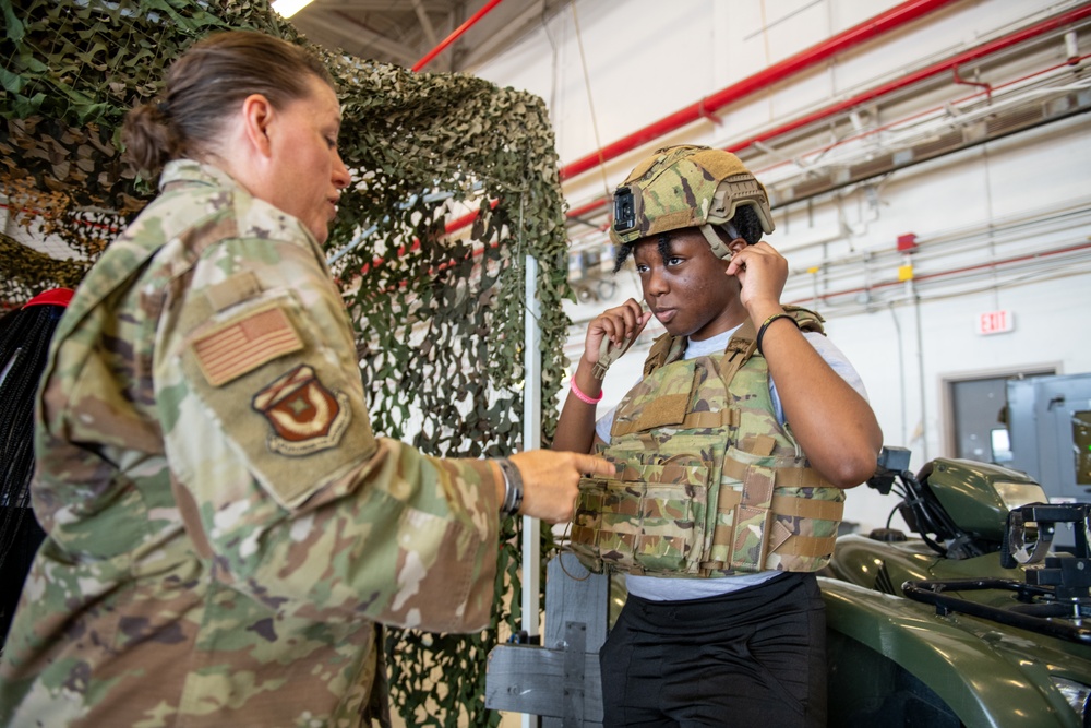 Local JROTC students visit Jacksonville ANGB