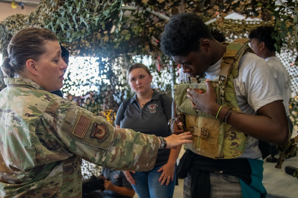 Local JROTC students visit Jacksonville ANGB