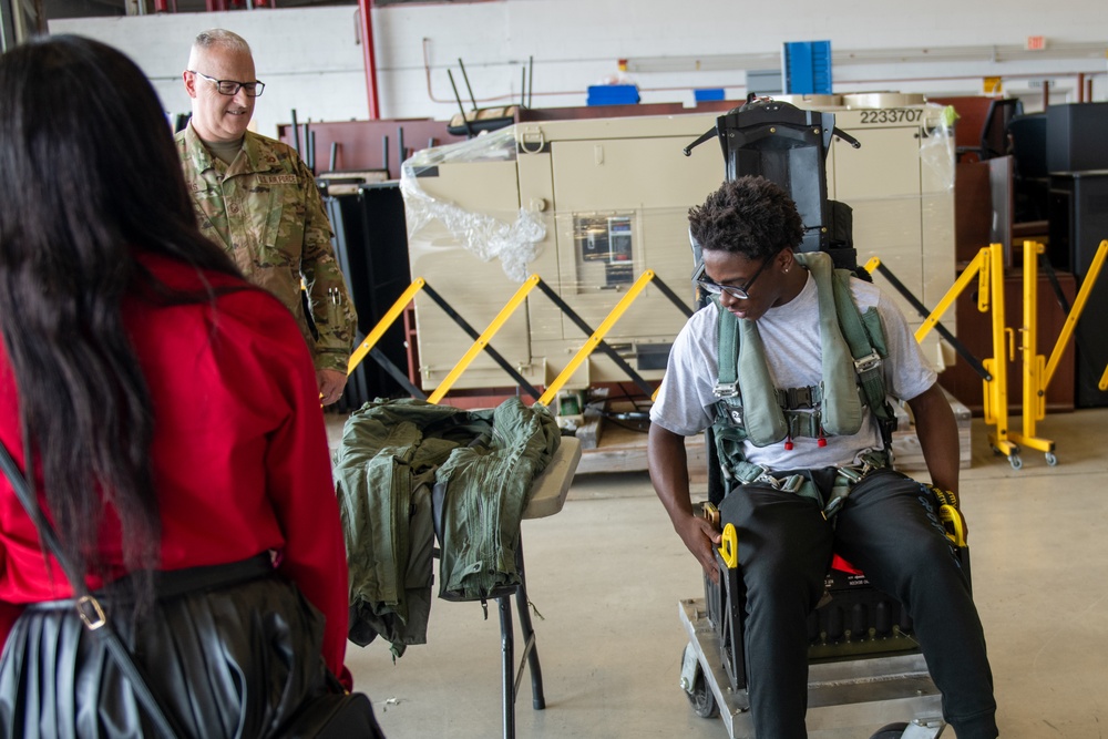 Local JROTC students visit Jacksonville ANGB