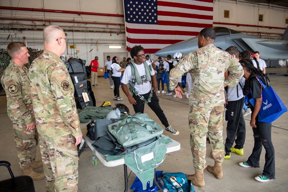 Local JROTC students visit Jacksonville ANGB