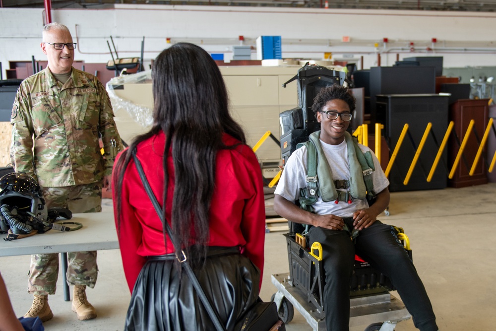 Local JROTC students visit Jacksonville ANGB