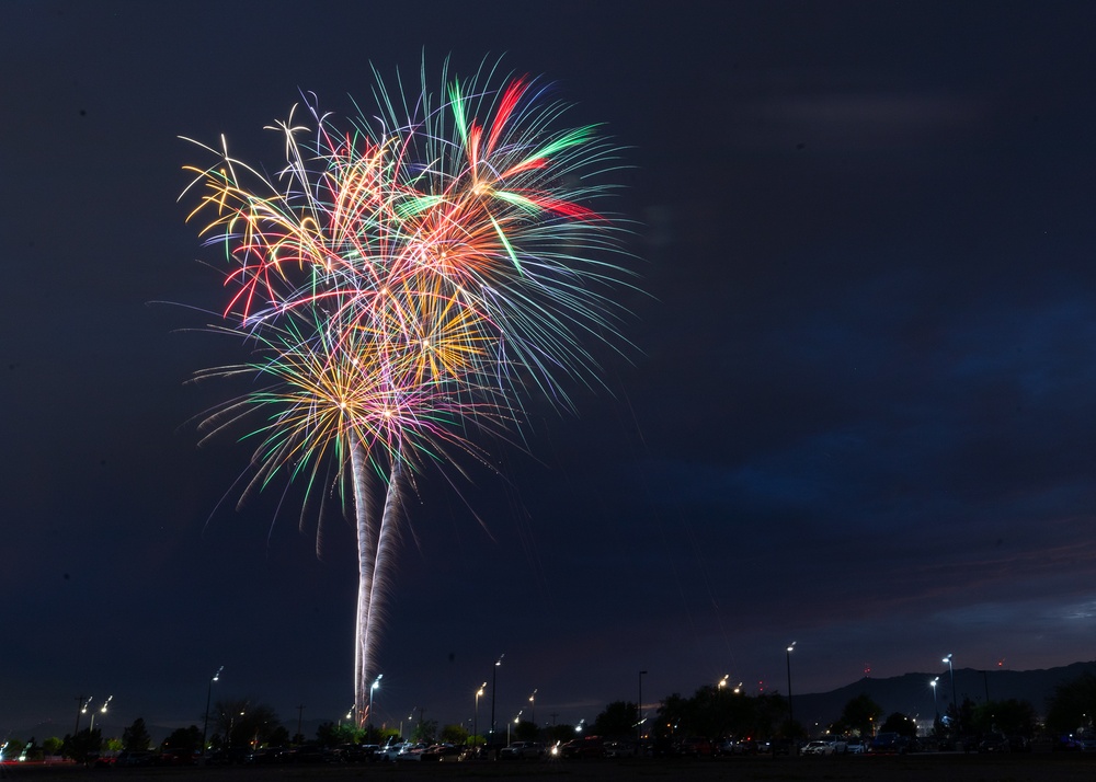 Bliss, El Paso come together for 'Pop Goes the Fort' Independence Day celebration