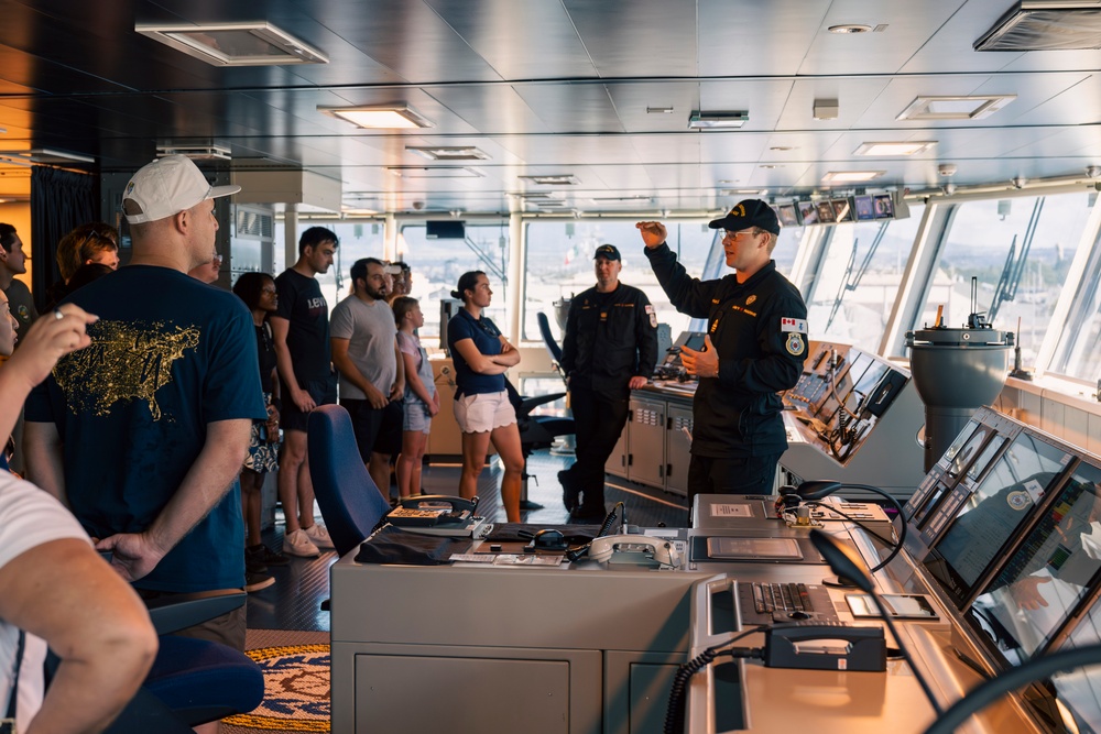 HMCS Max Bernays hosts visitors, RIMPAC partners at Open Ship Day