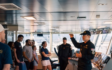 HMCS Max Bernays hosts visitors, RIMPAC partners at Open Ship Day