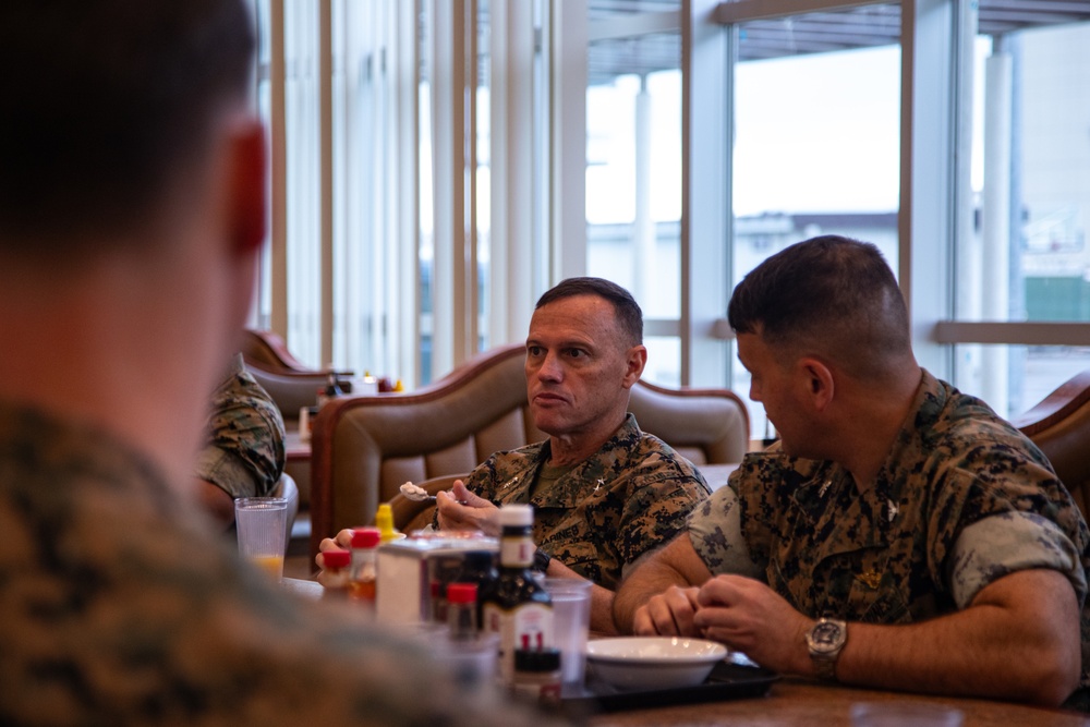 MCIPAC CG Visits MCAS Iwakuni