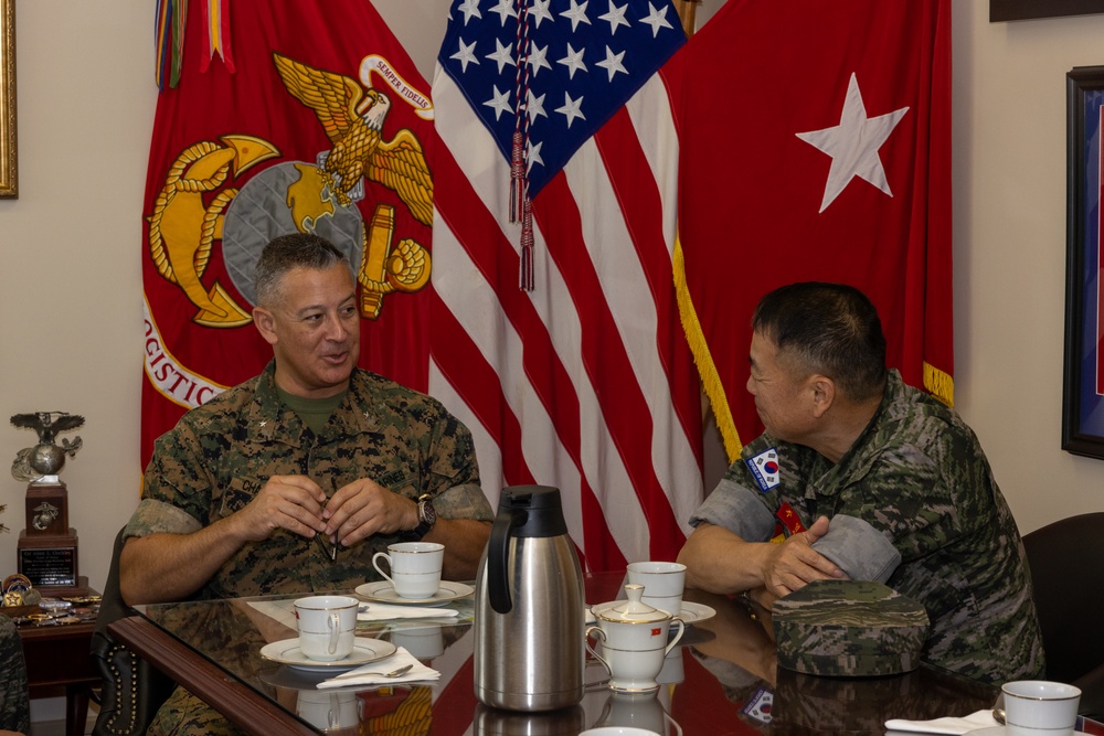 ROK General visits Camp Kinser