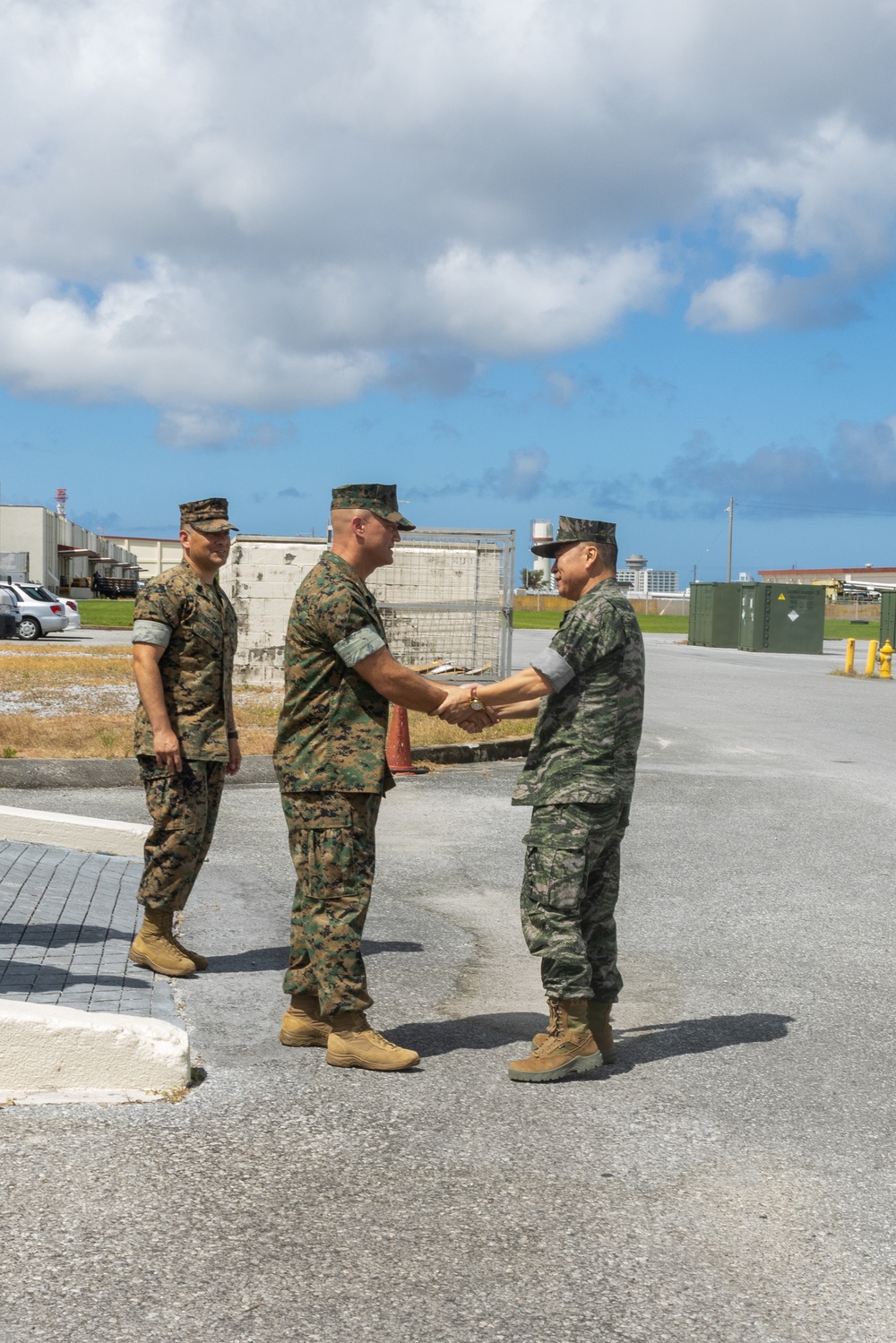 ROK General visits Camp Kinser