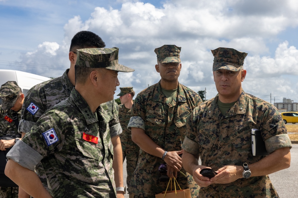 ROK General visits Camp Kinser