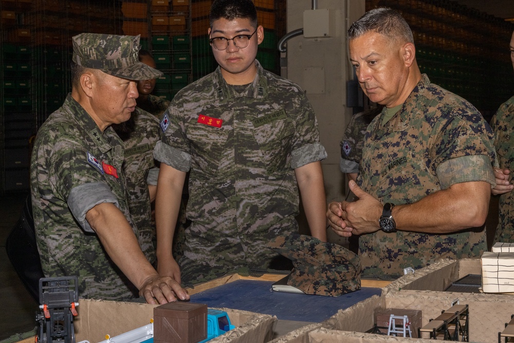 ROK General visits Camp Kinser