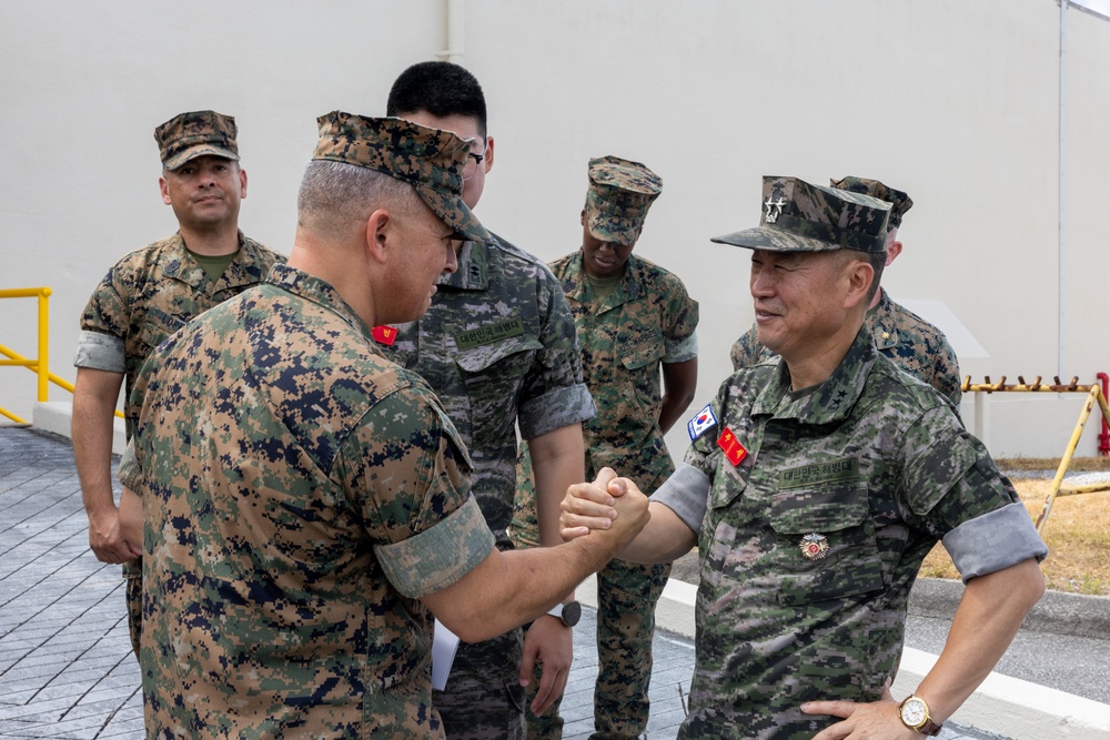 ROK General visits Camp Kinser