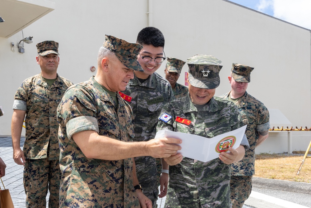 ROK General visits Camp Kinser