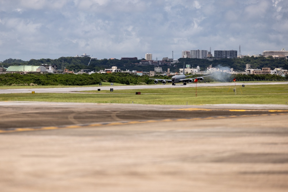 909th AMU refuels KC-135 Stratotanker on MCAS Futenma