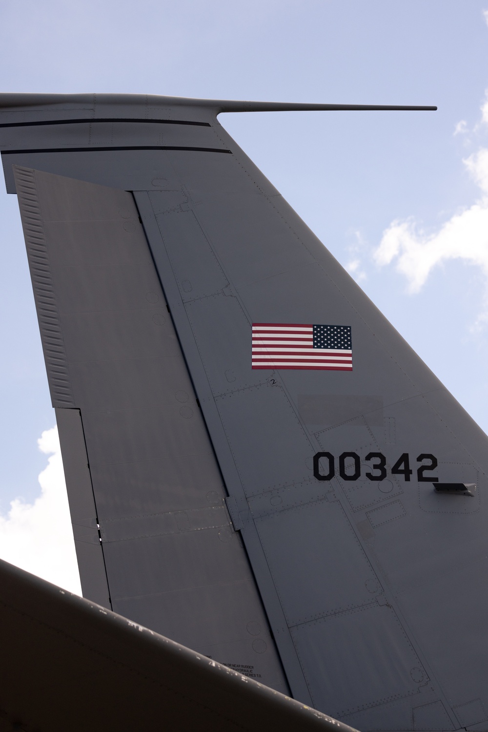 909th AMU refuels KC-135 Stratotanker on MCAS Futenma