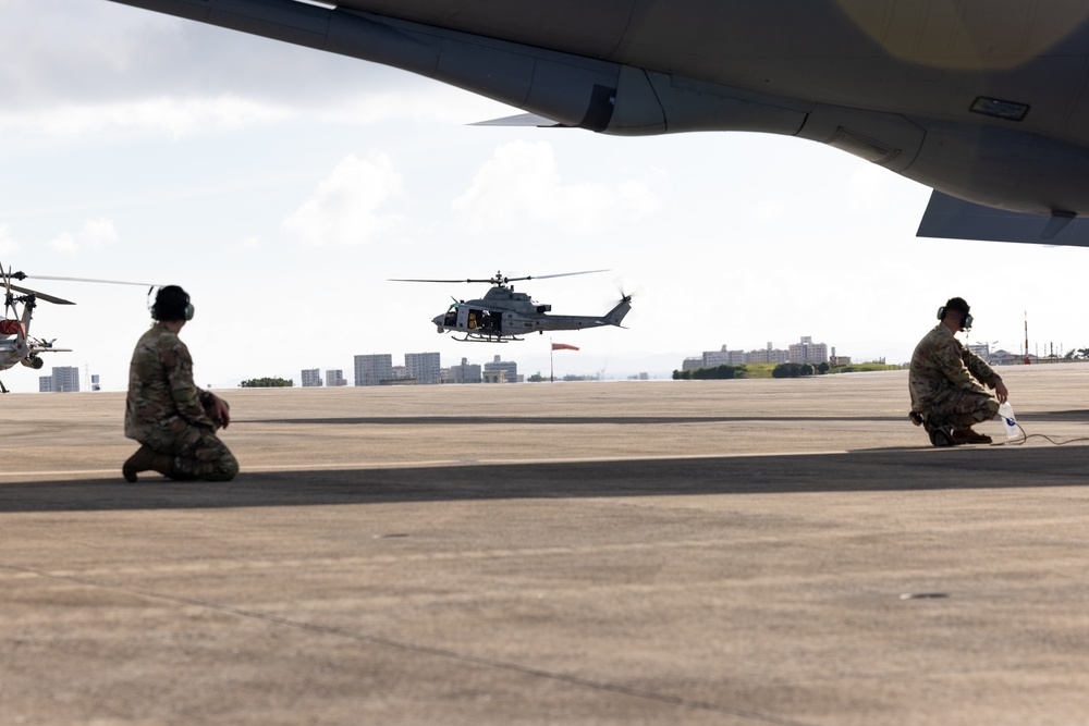 909th AMU refuels KC-135 Stratotanker on MCAS Futenma