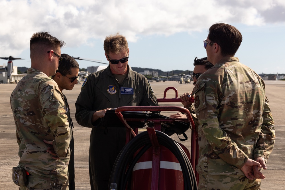 909th AMU refuels KC-135 Stratotanker on MCAS Futenma