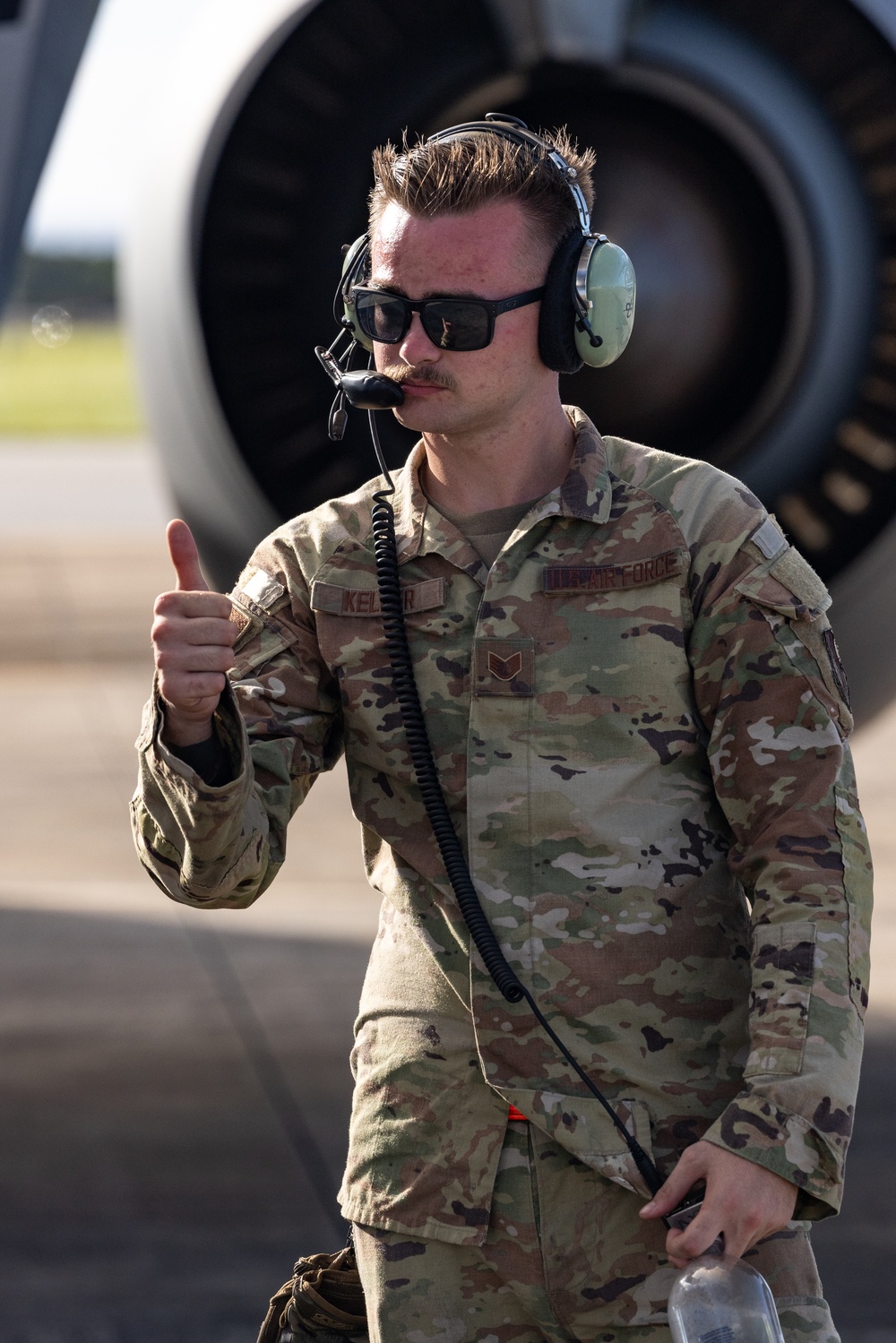 909th AMU refuels KC-135 Stratotanker on MCAS Futenma