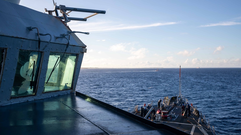 USS Russell (DDG 59) transits into Diego Garcia