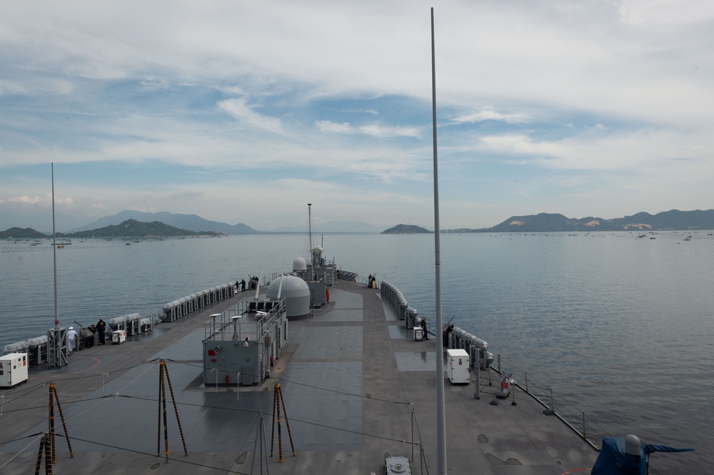 USS BLUE RIDGE ARRIVES IN VIETNAM