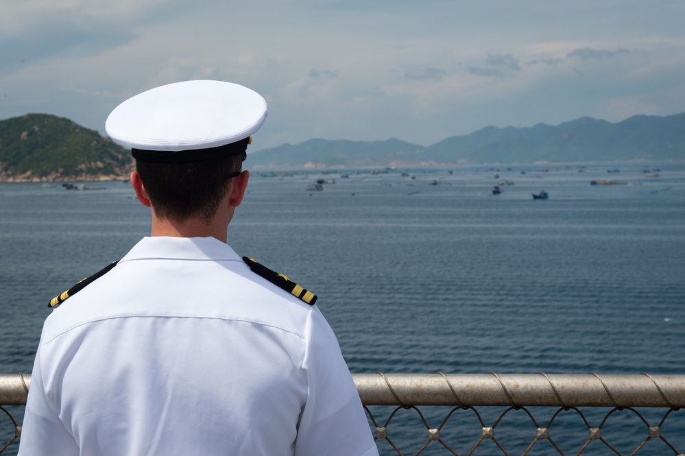 USS BLUE RIDGE ARRIVES IN VIETNAM