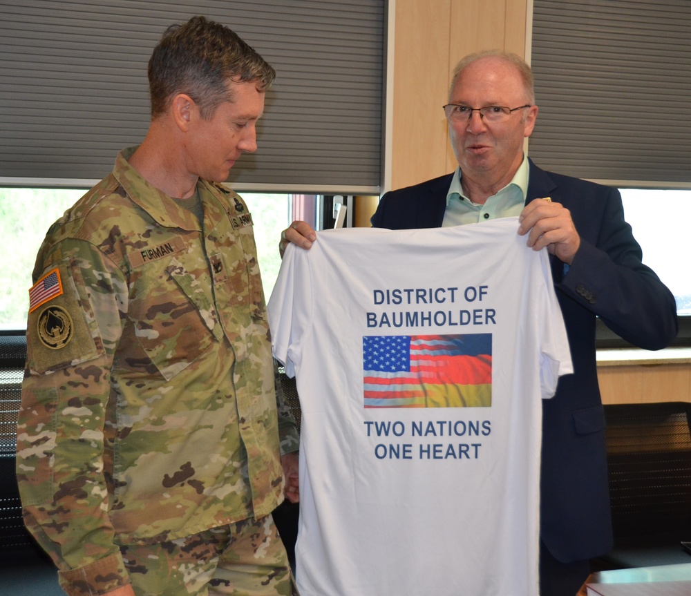 USAG Rheinland-Pfalz commander shares heartfelt farewell with employees