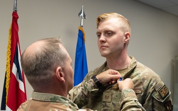 Pathfinder receives Air Medal for heroism during Operation ALLIES REFUGE