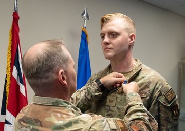 Pathfinder receives Air Medal for heroism during Operation ALLIES REFUGE
