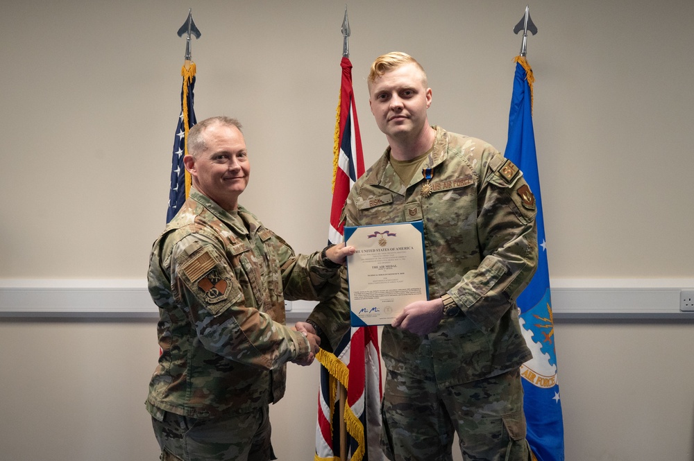 Pathfinder receives Air Medal for heroism during Operation ALLIES REFUGE