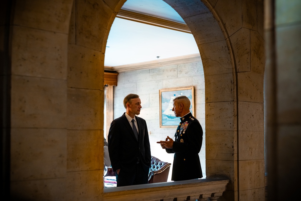 Commandant, Gen. Smith, Attends Merchant Marine Academy Commencement Ceremony