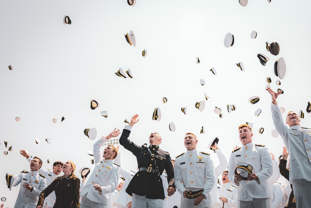 Commandant, Gen. Smith, Attends Merchant Marine Academy Commencement Ceremony