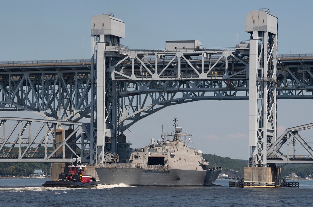 DVIDS - Images - USS Marinette (LCS 25) Arrives [Image 3 of 3]