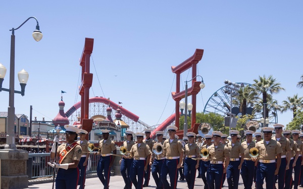 1st MARDIV Band performs at Disneyland for Independence Day