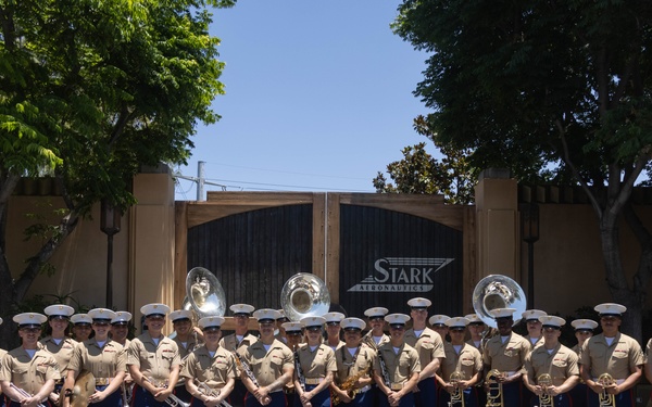 1st MARDIV Band performs at Disneyland for Independence Day